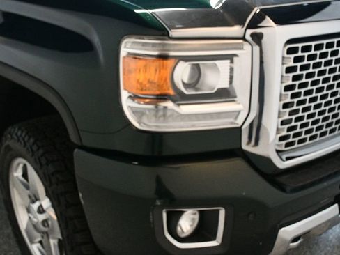 Used 2015 GMC Sierra 2500 Denali w/ Duramax Plus Package image 4