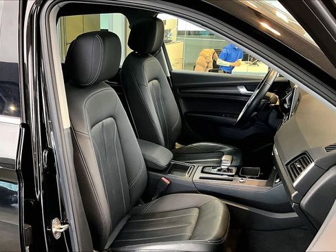 Used 2021 Audi Q5 e Premium w/ Convenience Package image 9