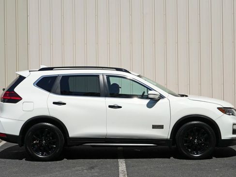 Used 2017 Nissan Rogue SV FWD image 48