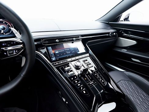 Used 2024 Aston Martin DB12 Coupe image 59