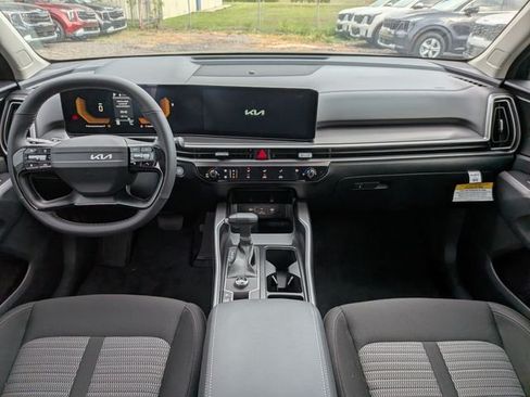 New 2026 Kia Sorento LX FWD image 17