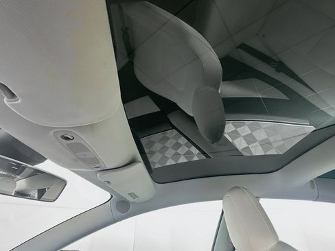 Used 2018 Tesla Model 3 Mid Range image 25