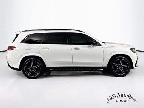 Used 2024 Mercedes-Benz GLS 450 4MATIC w/ AMG Line Exterior image 8