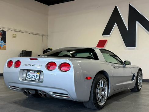 Used 1998 Chevrolet Corvette Coupe RWD image 4
