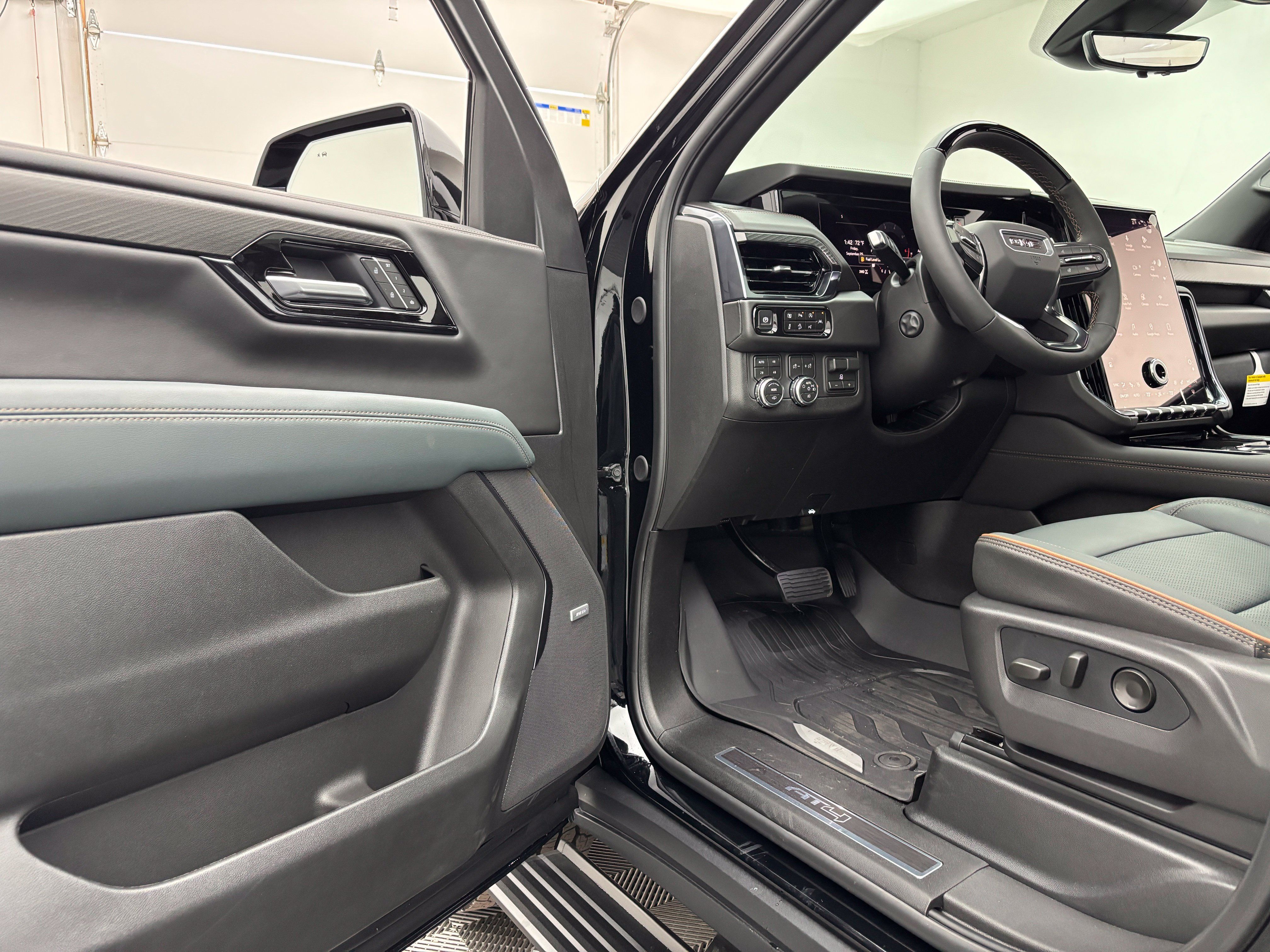 New 2026 GMC Yukon XL AT4 w/ AT4 Premium Plus Package AWD/4WD image 19