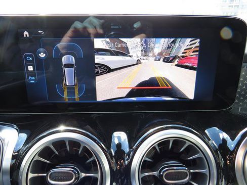 Used 2025 Mercedes-Benz GLB 250 GLB 250 4MATIC image 14