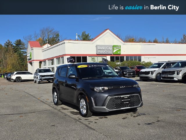 Certified 2025 Kia Soul LX w/ LX Technology Package FWD image 1
