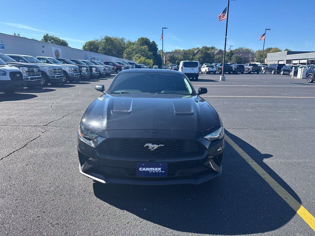 Used 2020 Ford Mustang Coupe RWD image 2