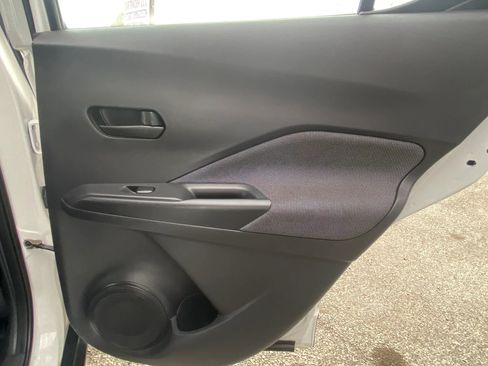 Used 2018 Nissan Kicks S image 15