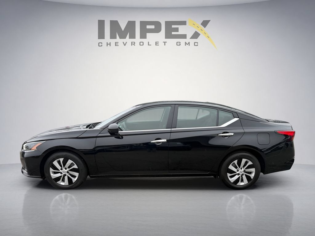 Used 2025 Nissan Altima 2.5 S FWD image 2