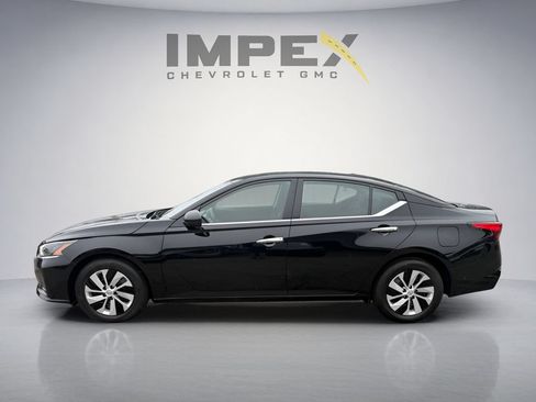Used 2025 Nissan Altima 2.5 S FWD image 2