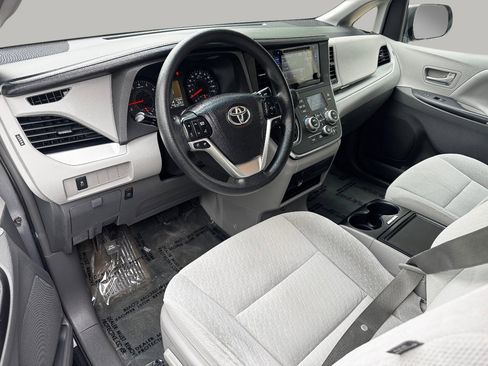 Used 2015 Toyota Sienna LE FWD image 15