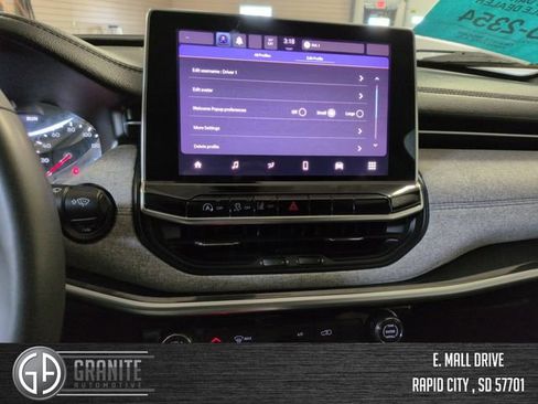 Used 2024 Jeep Compass Latitude AWD/4WD image 18