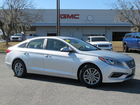 Used 2016 Hyundai Sonata SE image 2