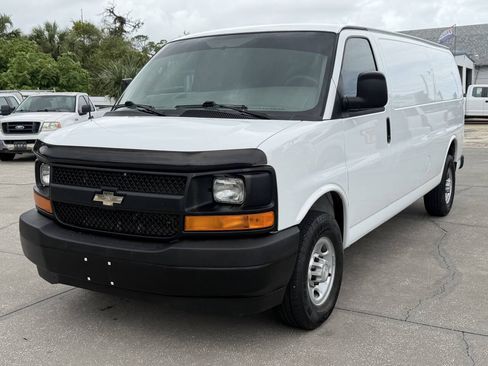 Used 2017 Chevrolet Express 2500 Extended RWD image 4