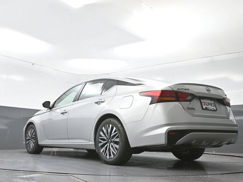 Used 2024 Nissan Altima 2.5 SV FWD image 53