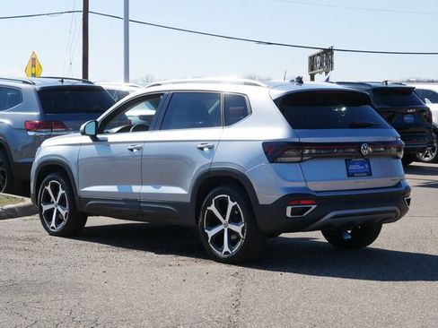 Certified 2025 Volkswagen Taos SEL image 5