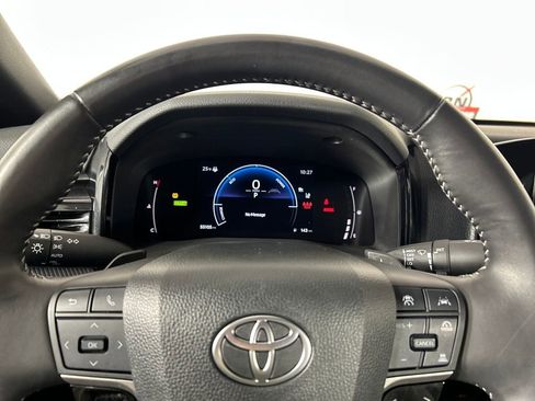 Used 2025 Toyota Camry SE FWD image 13