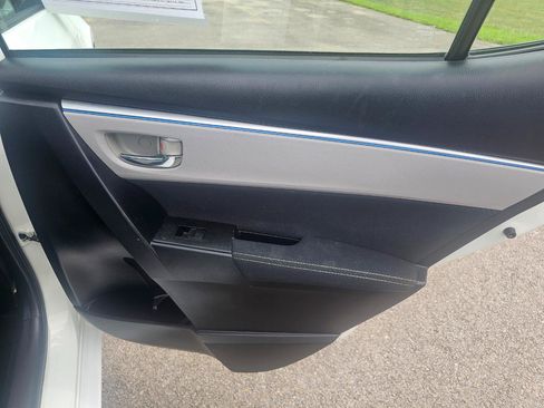 Used 2015 Toyota Corolla LE FWD image 17