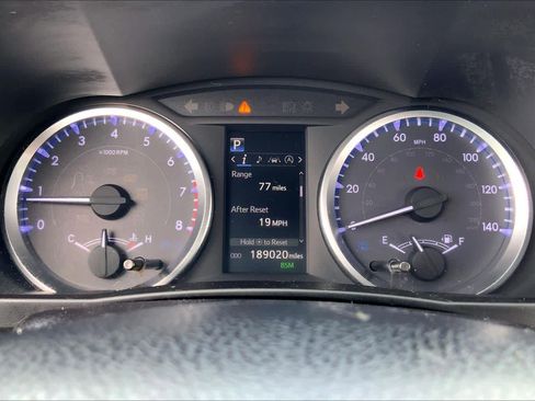 Used 2019 Toyota Highlander Plus FWD image 24