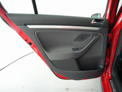 Used 2009 Volkswagen GTI Base image 30