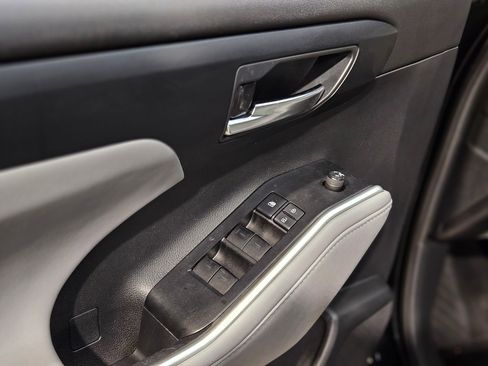 Used 2021 Toyota Highlander XLE image 21