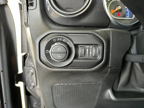 Used 2020 Jeep Gladiator Sport AWD/4WD image 18