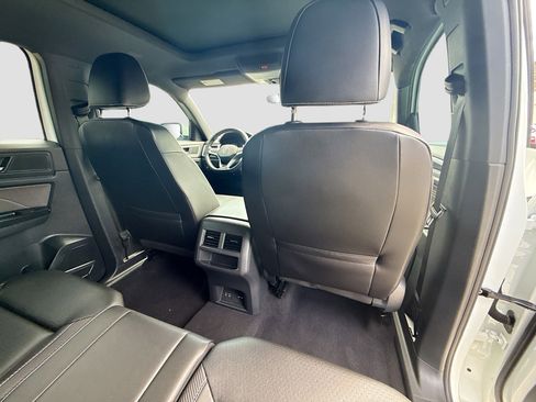 Certified 2021 Volkswagen Atlas Cross Sport SE w/ Panoramic Sunroof Package FWD image 29
