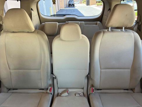 Used 2015 Kia Sedona LX w/ LX Convenience Package FWD image 54