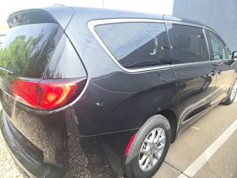 Used 2023 Chrysler Voyager LX FWD image 4