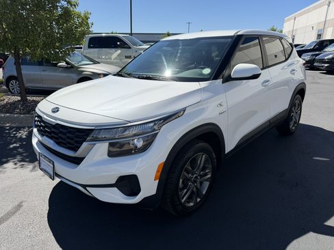 Used 2021 Kia Seltos LX AWD/4WD image 3
