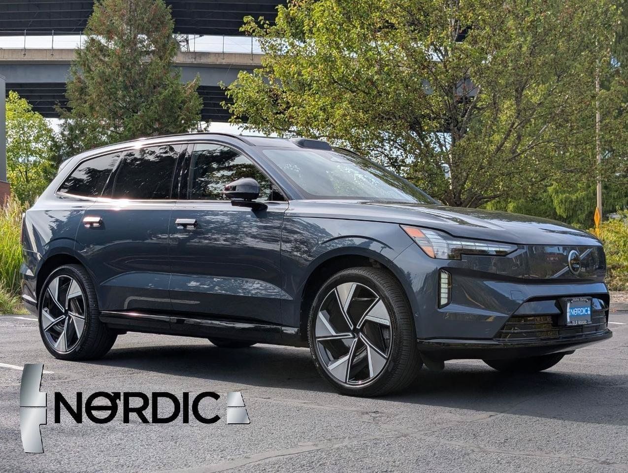 Used 2025 Volvo EX90 Ultra AWD/4WD image 1