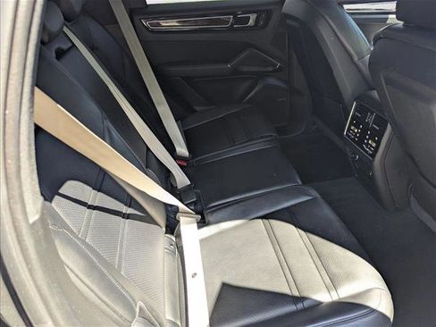 Used 2023 Porsche Cayenne AWD/4WD image 21