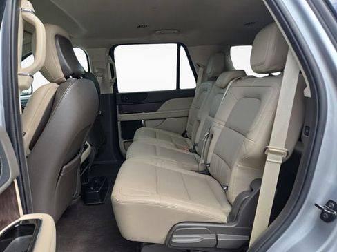 Used 2024 Lincoln Navigator Premiere AWD/4WD image 14
