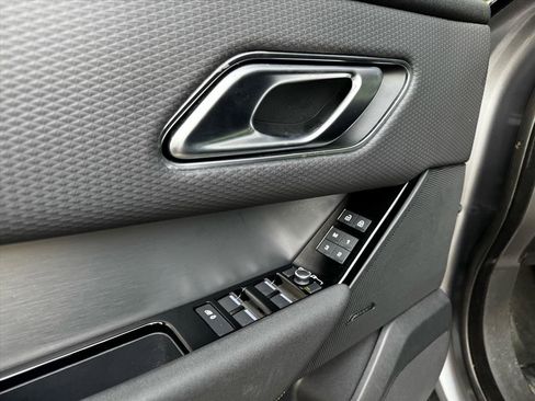 Used 2023 Land Rover Range Rover Velar R-Dynamic S image 9