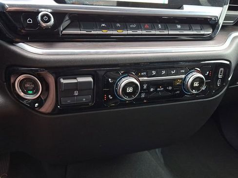 Used 2025 GMC Sierra 1500 SLT AWD/4WD image 15