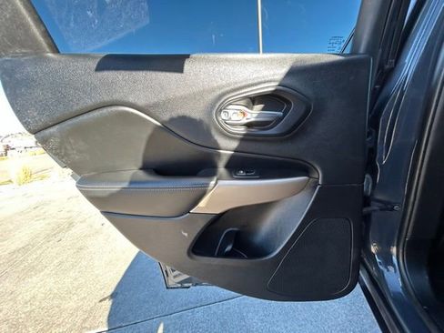Used 2018 Jeep Cherokee Limited w/ Technology Group image 23