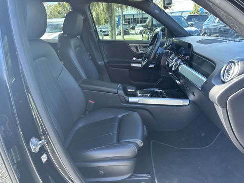Used 2022 Mercedes-Benz GLB 250 4MATIC image 17