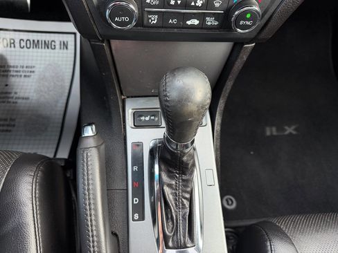 Used 2013 Acura ILX w/ Premium Package image 16