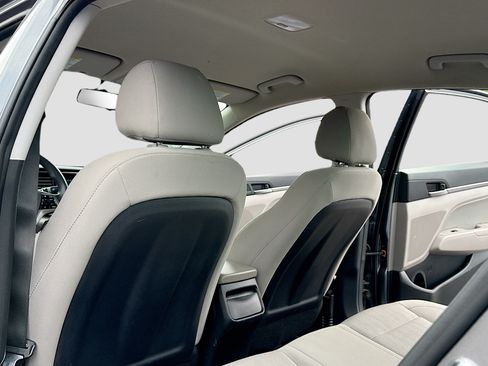 Used 2018 Hyundai Elantra SEL FWD image 6