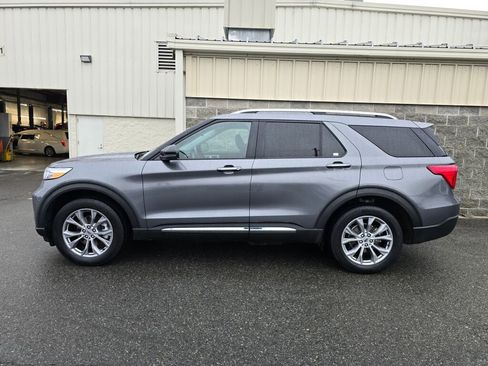 Used 2022 Ford Explorer Limited w/ Equipment Group 301A image 3