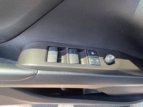 Used 2022 Toyota Camry SE FWD image 11