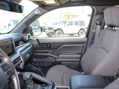 Used 2024 Toyota Tacoma SR5 AWD/4WD image 39