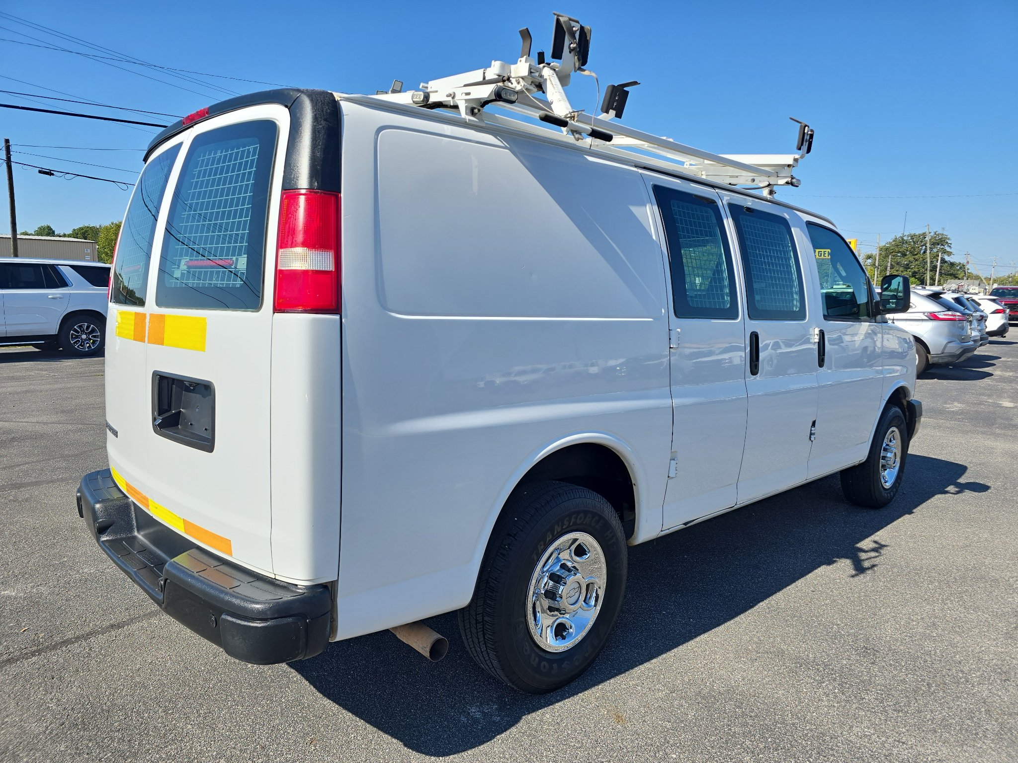 Used 2018 Chevrolet Express 2500 w/ Driver Convenience Package RWD image 6