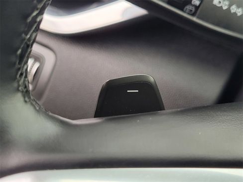 Used 2025 GMC Acadia Elevation image 25