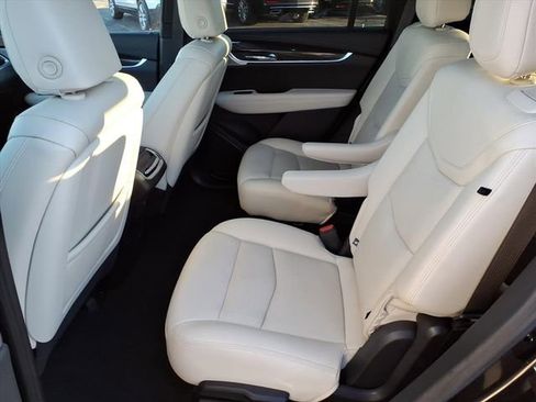 Used 2023 Cadillac XT6 Sport w/ Technology Package image 7