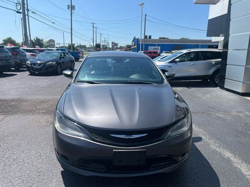 Used 2017 Chrysler 200 S w/ Comfort Group AWD/4WD image 9