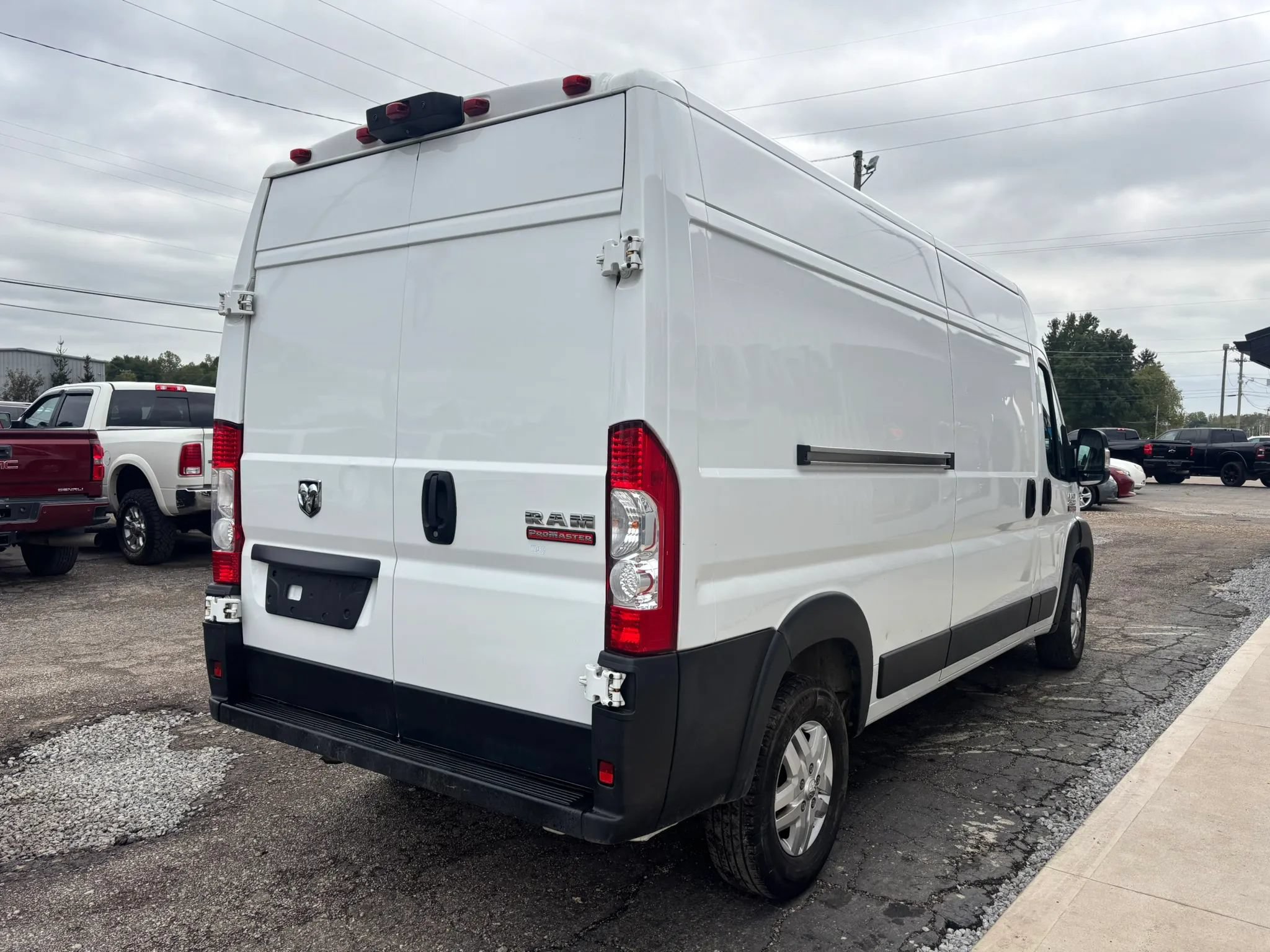 Used 2022 RAM ProMaster 2500 w/ Premium Appearance Group FWD image 8