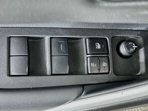Used 2025 Toyota Corolla Cross XLE FWD image 15