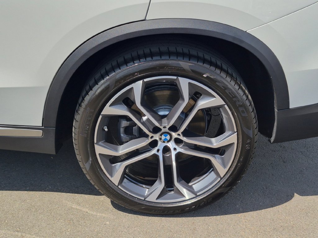 Used 2026 BMW X5 xDrive40i AWD/4WD image 32